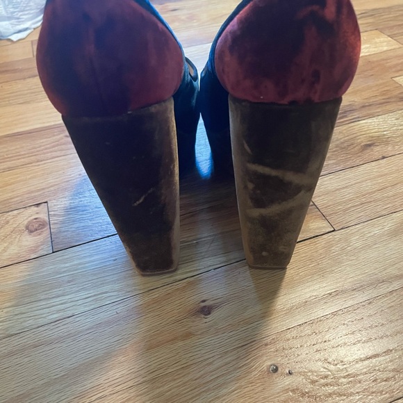 Beautiful velvet platform peep-toe Louboutin. - Picture 11 of 12